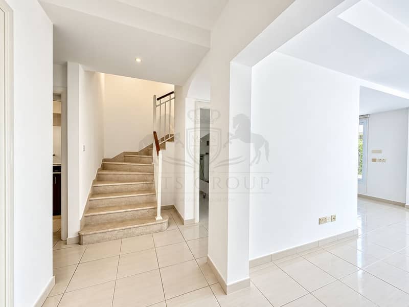 21 Modern Minimalist Hallway with Stairs. png