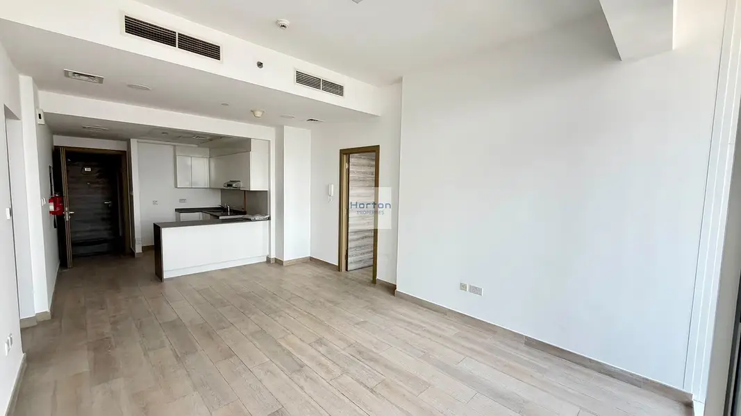 SPACIOUS 3BR | BIG BALCONY | NEAR MALL