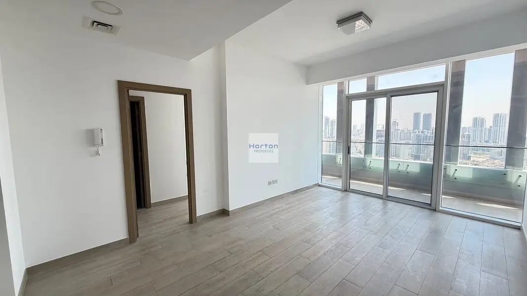 SPACIOUS 3BR | BIG BALCONY | NEAR MALL