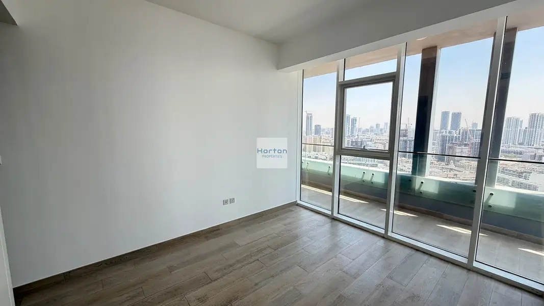 SPACIOUS 3BR | BIG BALCONY | NEAR MALL