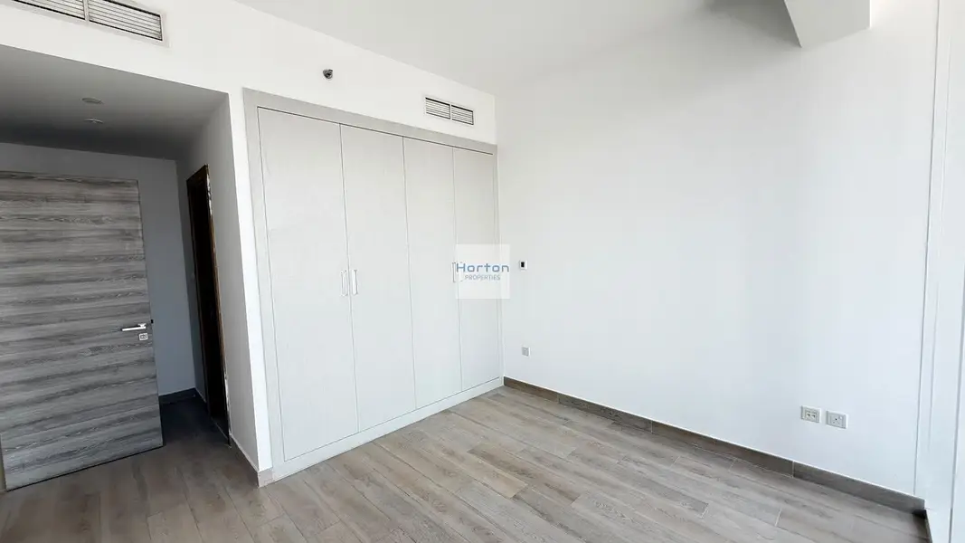 SPACIOUS 3BR | BIG BALCONY | NEAR MALL