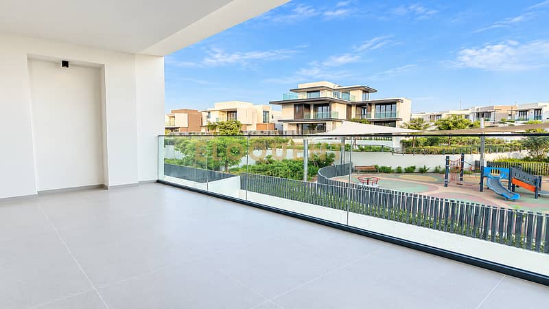 13 Modern Balcony Overlooking Sunny Villas. png