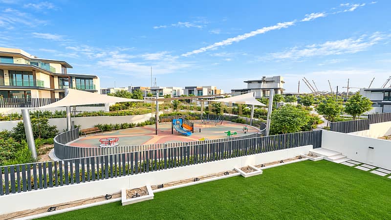 14 Modern Courtyard Playground and Villas. png