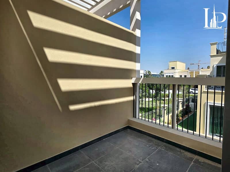15 14_Balcony. jpg
