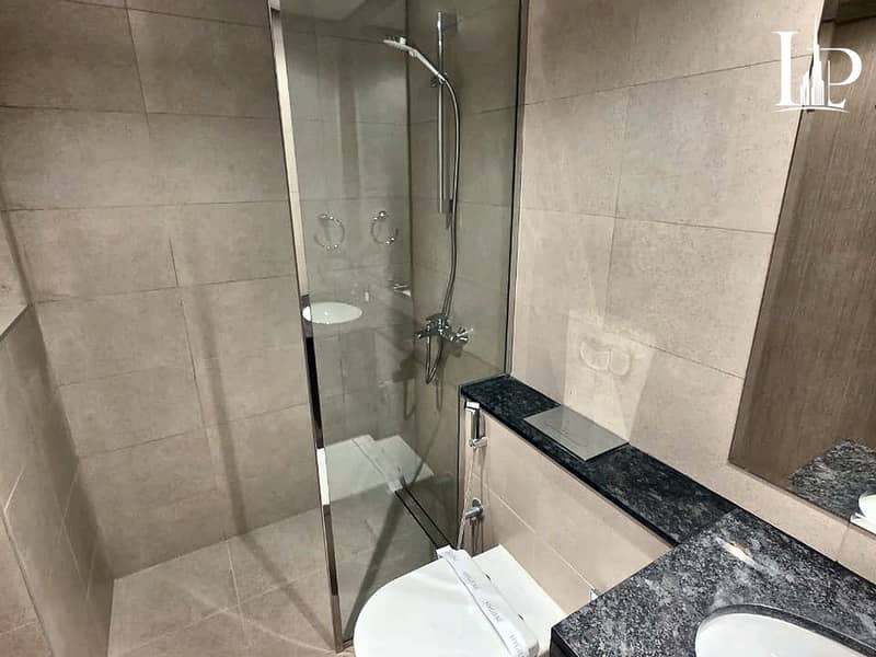 16 15_Bathroom. jpg