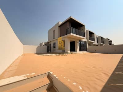تاون هاوس 4 غرف نوم للايجار في قرية جبل علي، دبي - تاون هاوس في قرية جبل علي 4 غرف 230000 درهم - 16990105