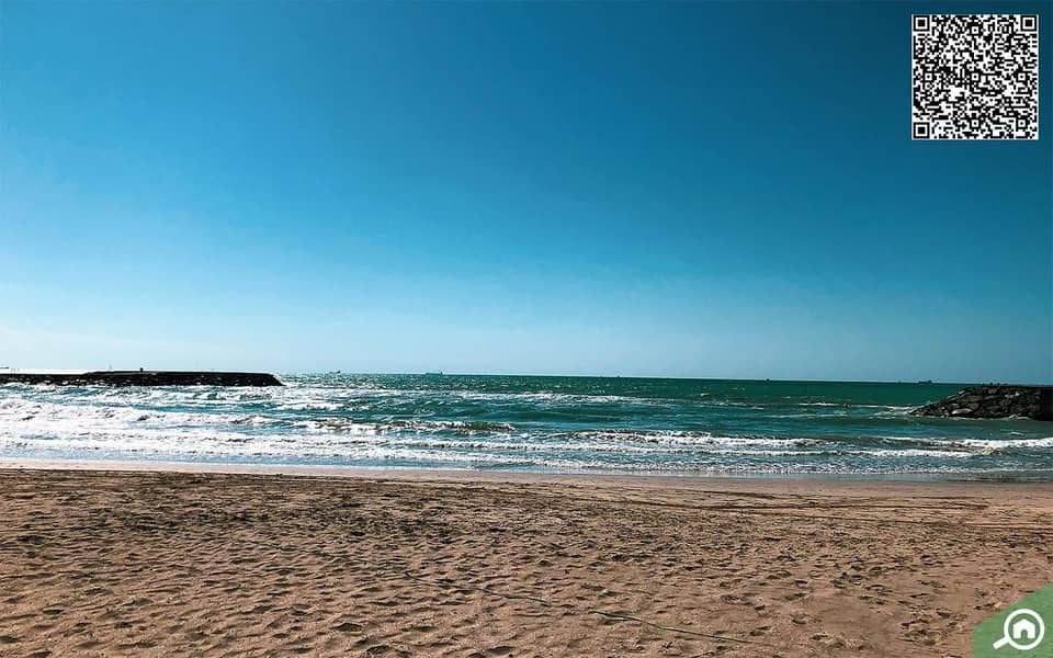 2 Ajman_beach_1_6fe270f9f4_4286087712. jpg