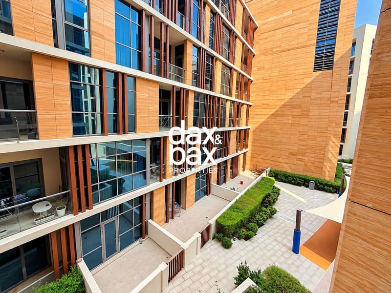 19 Sunlit Modern Courtyard Architecture. png