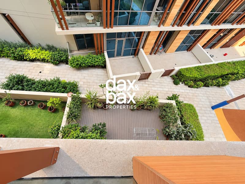 20 Modern Courtyard Garden Overlook. png