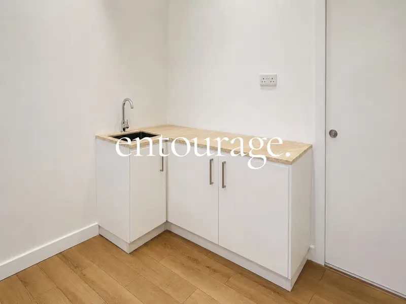 Close to Metro | Upgraded | Furnished