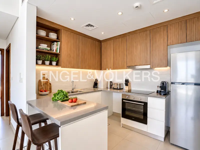 Unfurnished l Vacant l Marina View l Mid Floor