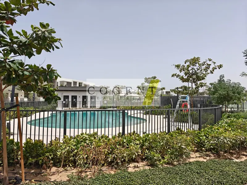 FULLY UPGRADED CORNER TOWNHOUSE - IDEAL FOR INVESTORS AND ENDS USERS
