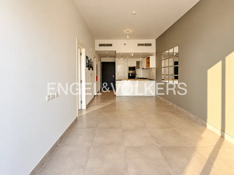 Unfurnished | Study | Vacant | Spacious