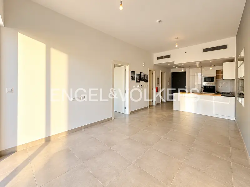 Unfurnished | Study | Vacant | Spacious