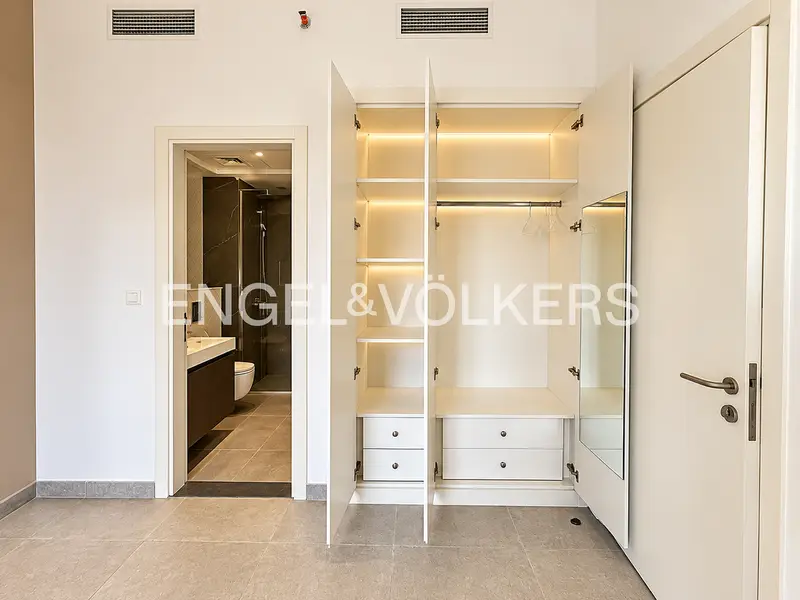 Unfurnished | Study | Vacant | Spacious