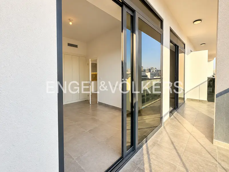 Unfurnished | Study | Vacant | Spacious