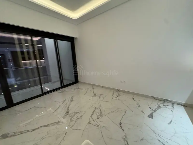 Spacious 1BR | Great Location | Unfurnished |
