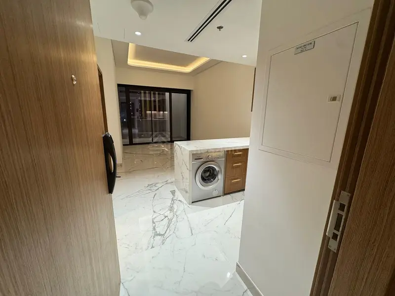 Spacious 1BR | Great Location | Unfurnished |