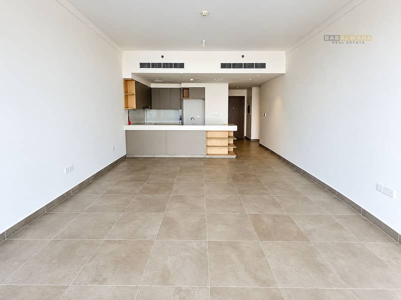 4 Modern Empty Apartment with Open Kitchen. png