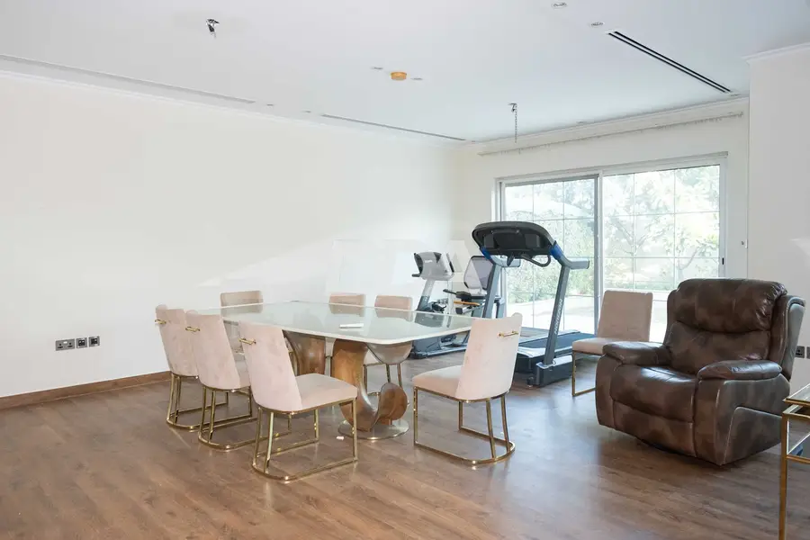 CORNER UNIT | SINGLE ROW | GREAT OPPORTUNITY