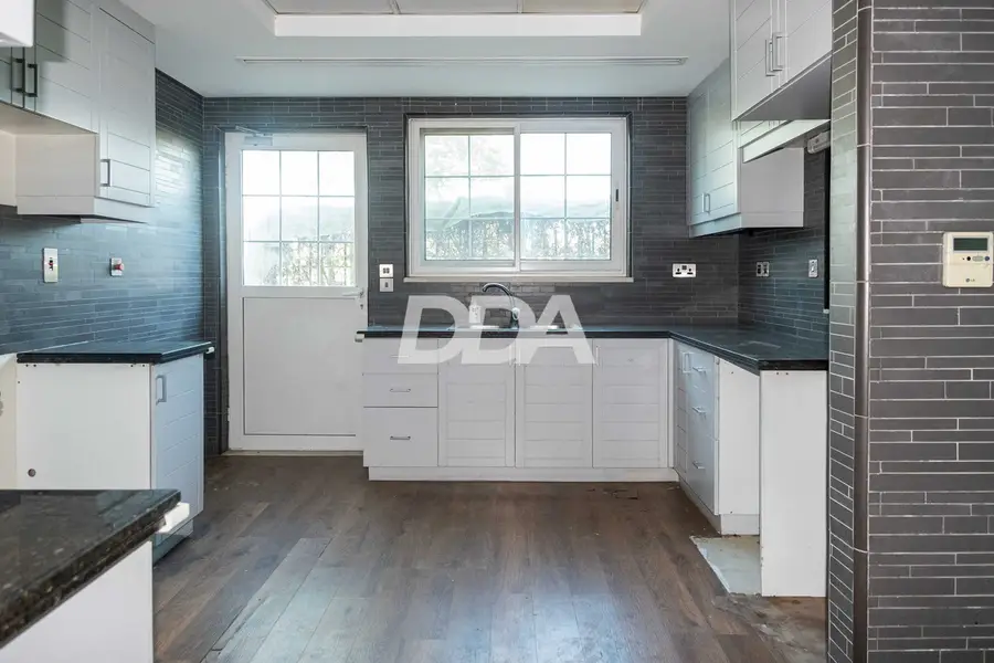 CORNER UNIT | SINGLE ROW | GREAT OPPORTUNITY