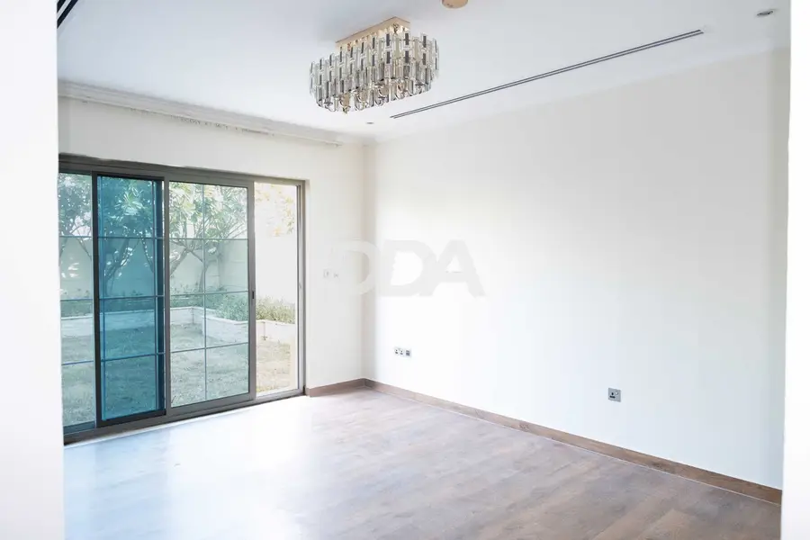 CORNER UNIT | SINGLE ROW | GREAT OPPORTUNITY