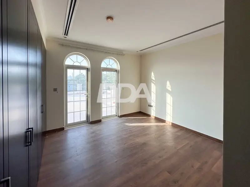 CORNER UNIT | SINGLE ROW | GREAT OPPORTUNITY
