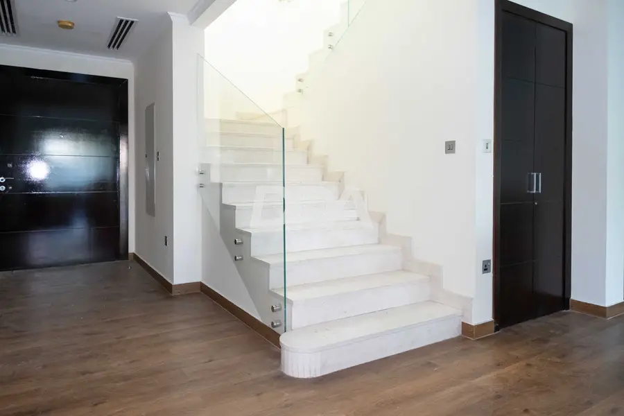 CORNER UNIT | SINGLE ROW | GREAT OPPORTUNITY