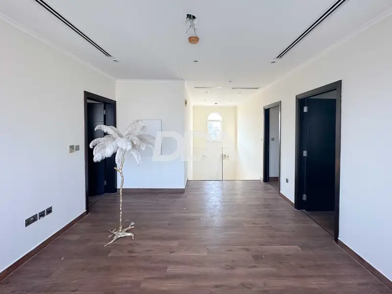 CORNER UNIT | SINGLE ROW | GREAT OPPORTUNITY