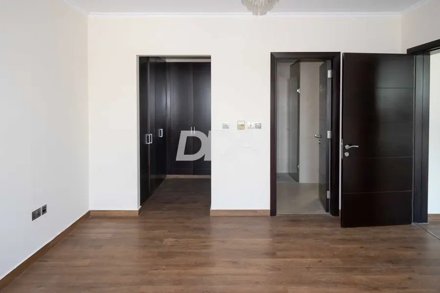 CORNER UNIT | SINGLE ROW | GREAT OPPORTUNITY