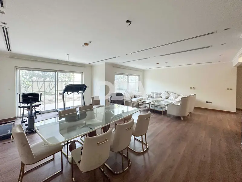 CORNER UNIT | SINGLE ROW | GREAT OPPORTUNITY