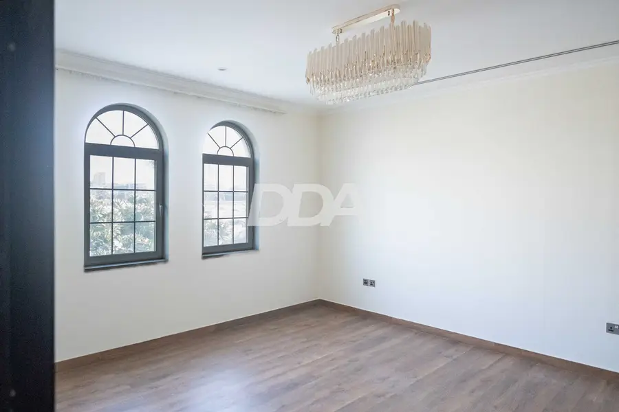 CORNER UNIT | SINGLE ROW | GREAT OPPORTUNITY
