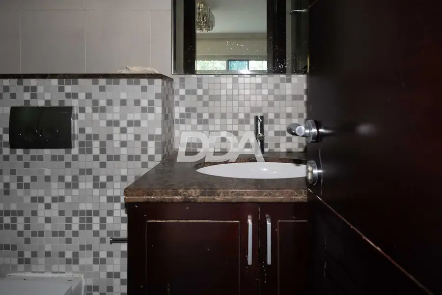 CORNER UNIT | SINGLE ROW | GREAT OPPORTUNITY