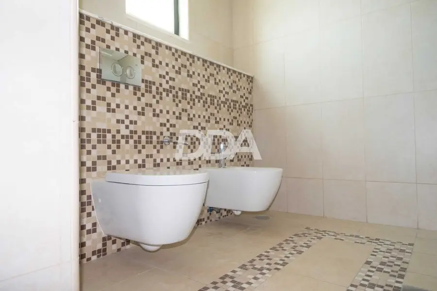 CORNER UNIT | SINGLE ROW | GREAT OPPORTUNITY