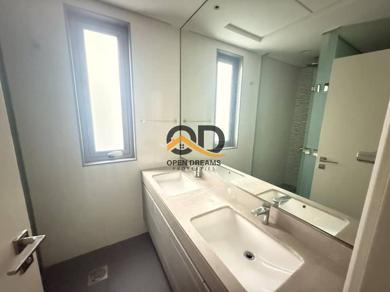 15 c93b9cbd-445c-4c06-adef-e644ce5e8544. jpg