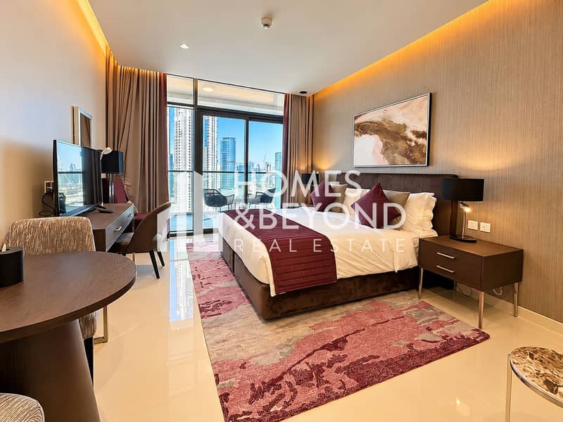 4 Upscale Bedroom with City Skyline View. png