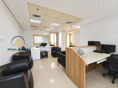 Office in affitto a Deira, Dubai - Bright, Clutter-Free Office Reception. png Office in affitto a Deira, Dubai - Bright, Clutter-Free Office Reception. png