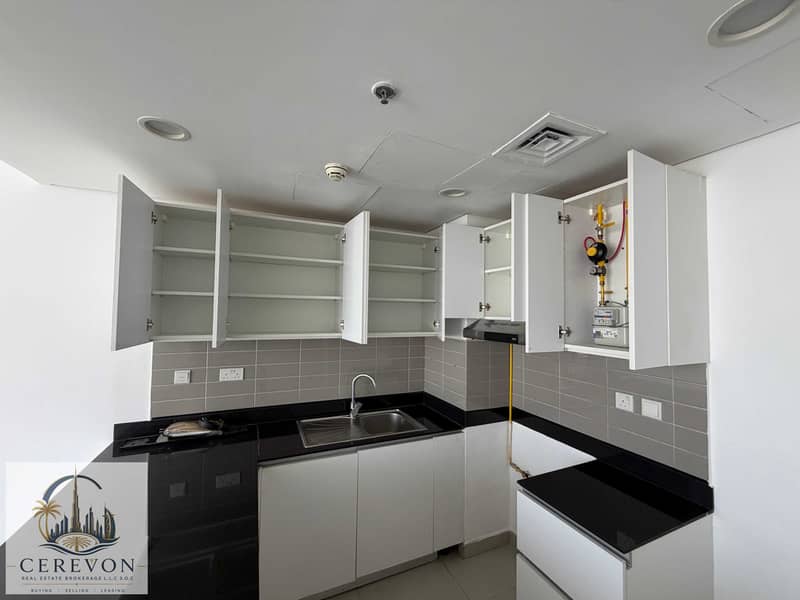 2 05. The Pulse Residence B2-805 - Kitchen 2. jpg