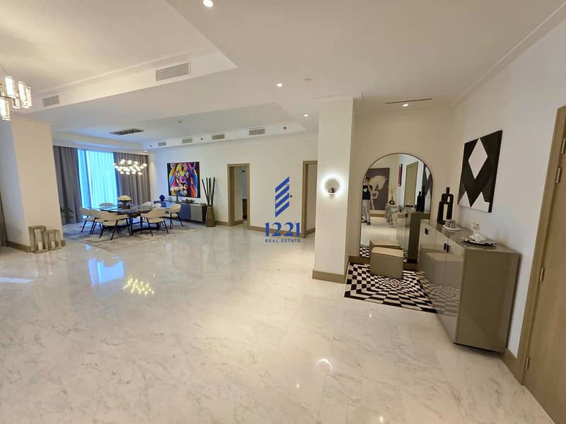 5 Grand OP 6701 entrance_lounge_arch_mirror_light_warm_1920x1440. jpg