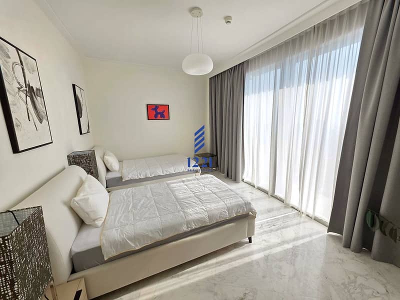 6 Grand OP 6701 twin_bedroom_light_warm_1920x1440. jpg