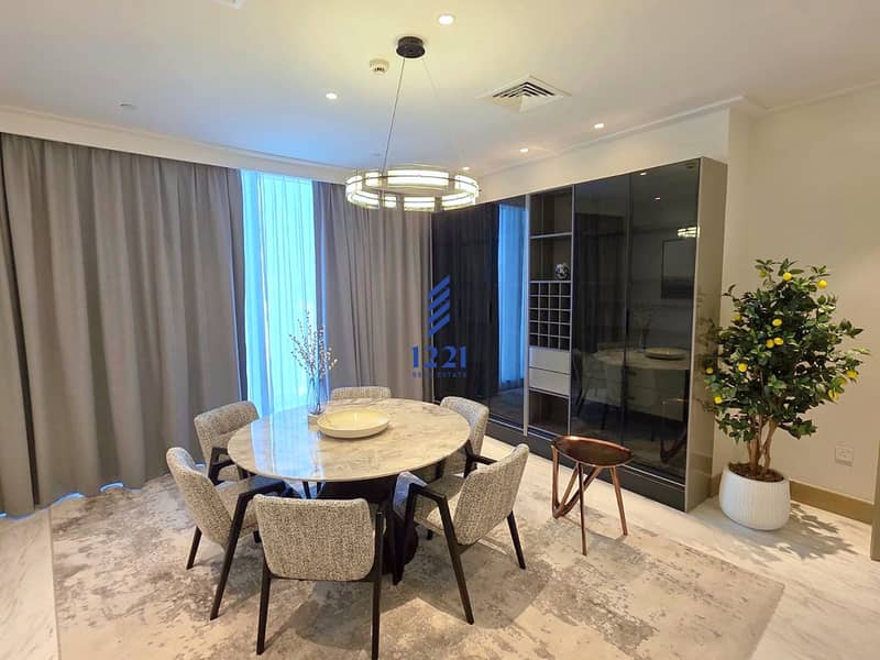 7 Grand OP 6701 family_dining_round_table_light_warm_1920x1440. jpg
