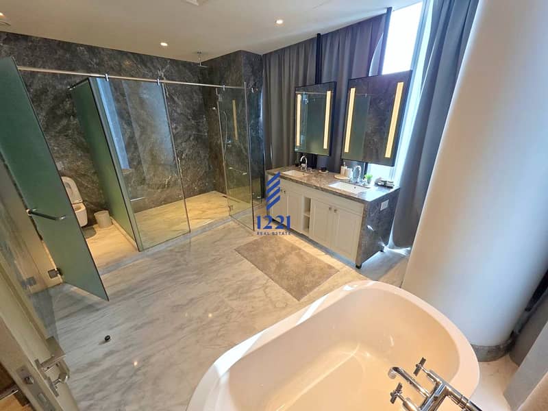 15 Grand OP 6701 master_bath_freestanding_tub_light_warm_1920x1440. jpg