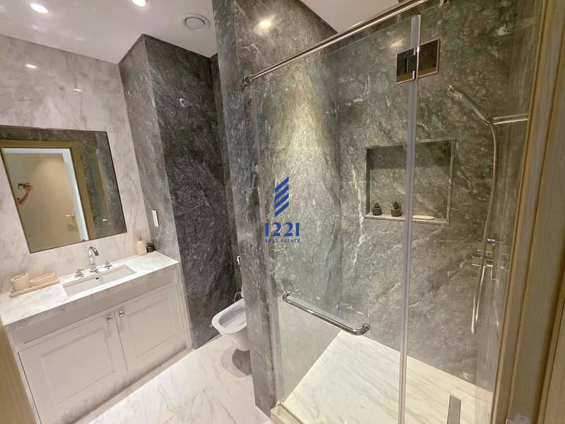 16 Grand OP 6701 bath_shower_niche_light_warm_1920x1440. jpg