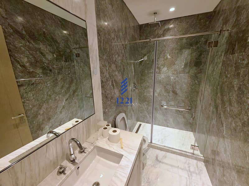18 Grand OP 6701 guest_bath_green_marble_light_warm_1920x1440. jpg
