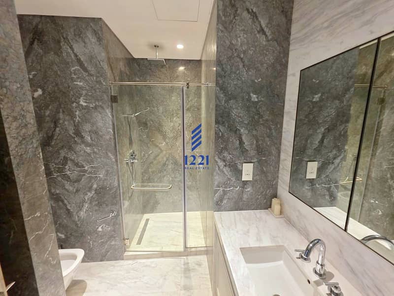 19 Grand OP 6701 bathroom_shower_vanity_light_warm_1920x1440. jpg