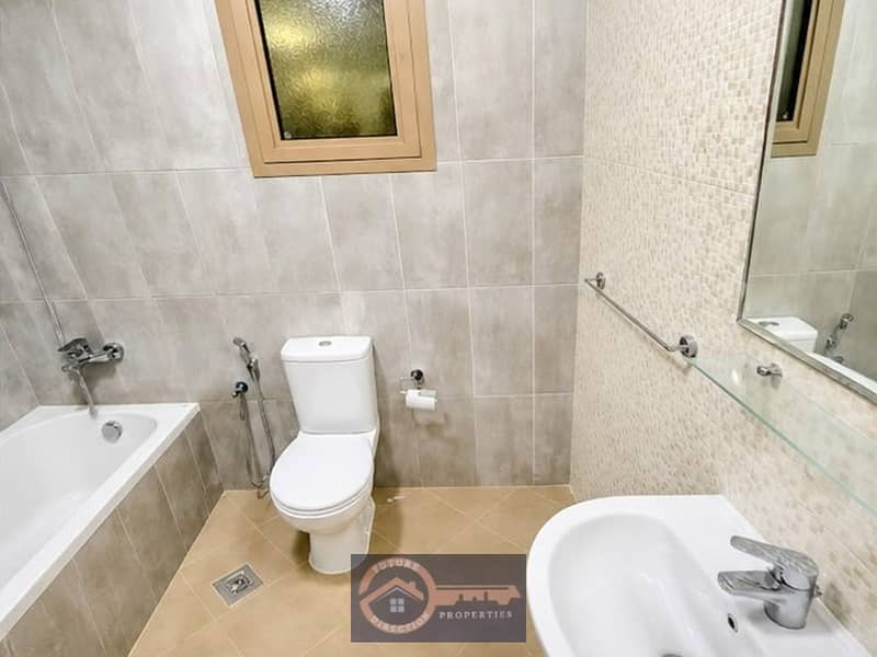 6 Bathroom (1). jpg