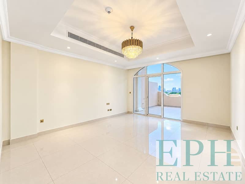 14 Elegant Empty Living Room with City Views. png