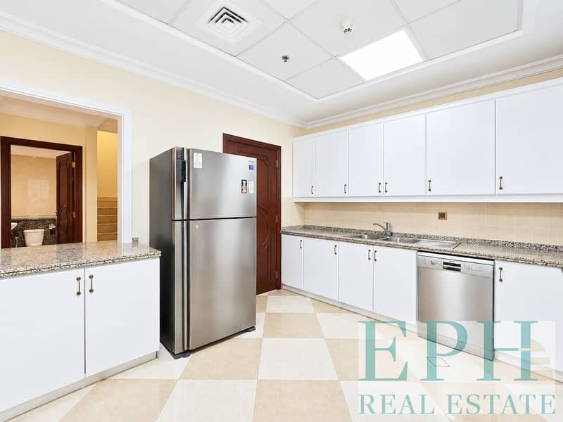 20 Bright Modern Kitchen Interior. png