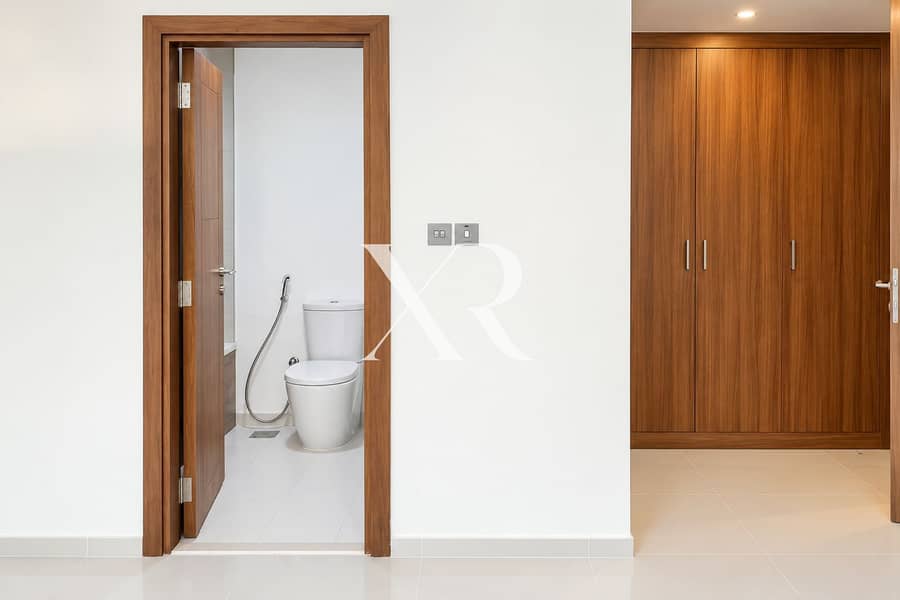 5 Minimalist Hallway with Bathroom and Wardrobe. png