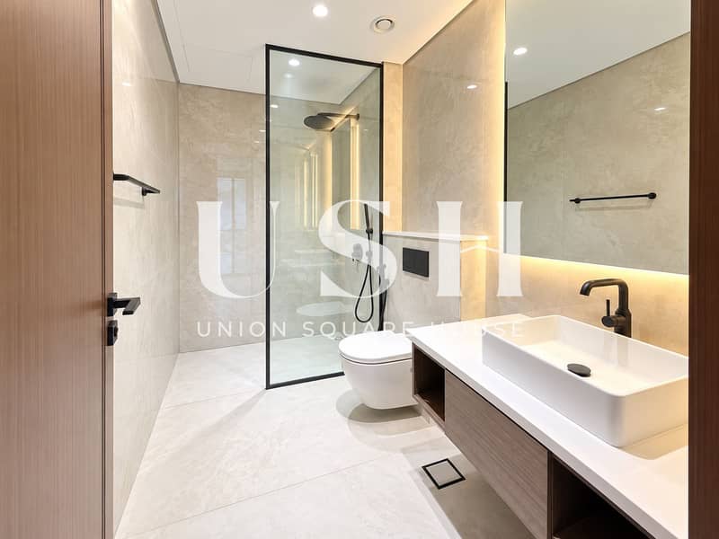 8 Modern Minimalist Spa Bathroom. png